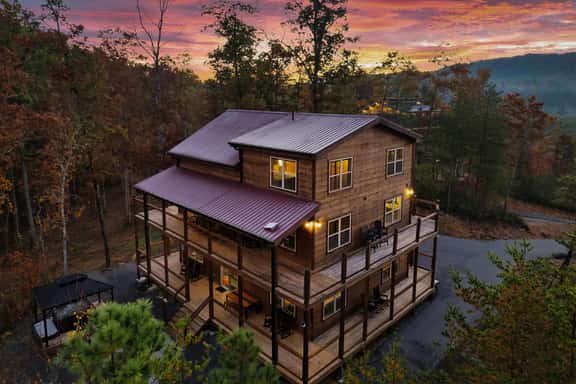 Stay Wild Cabin · Cabin for 12 | 2 Kitchens & Game Rooms - Image 1