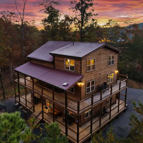 Stay Wild Cabin · Cabin for 12 | 2 Kitchens & Game Rooms - Image 1